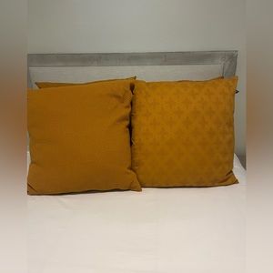 1 large throw pillows